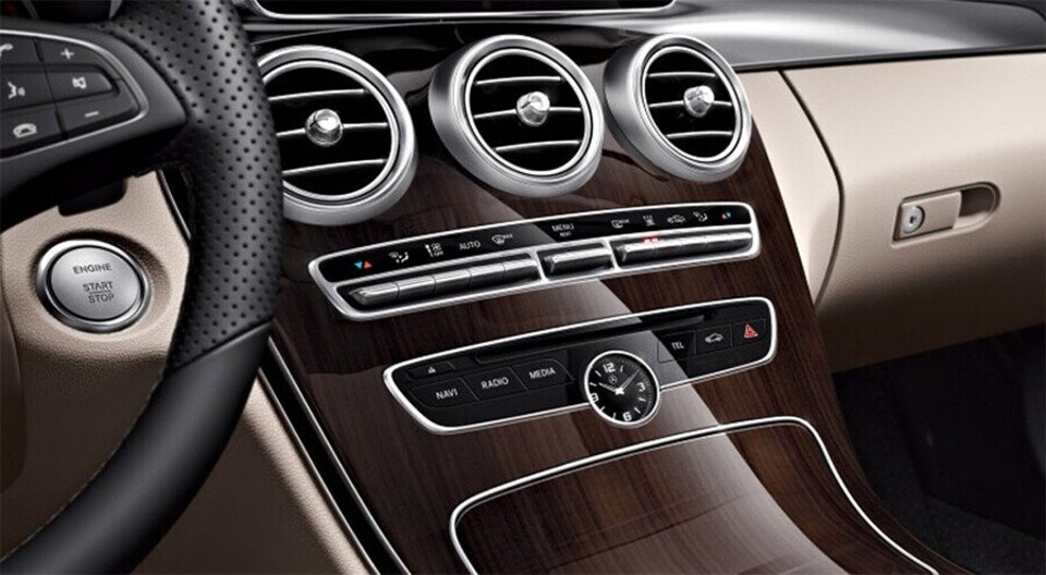 noi-that-mercedes-benz-c300-amg-07.jpg noi-that-mercedes-benz-c300-amg-07.jpg
