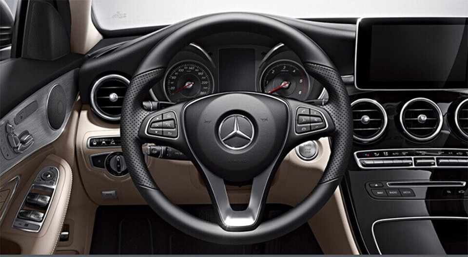 noi-that-mercedes-benz-c300-amg-08.jpg noi-that-mercedes-benz-c300-amg-08.jpg