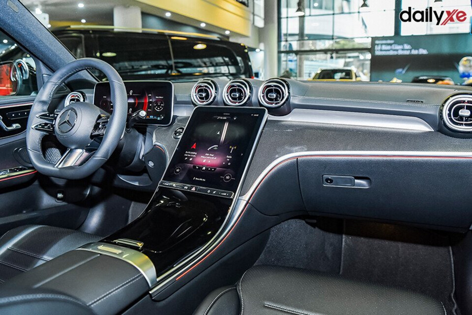 Khoang lái thiết kế sang trọng