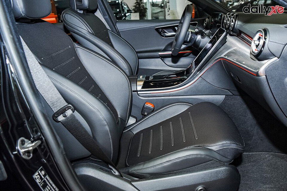 Thiết kế hàng ghế trước thể thao