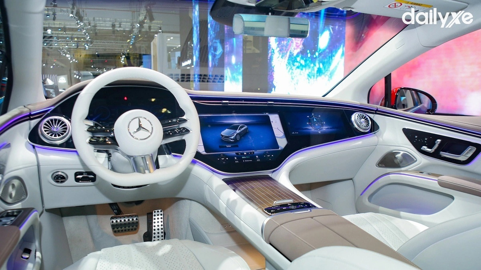 Nội thất xe sang trọng, đậm chất công nghệ tương lai