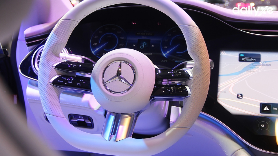 Vô lăng tạo cảm giác êm ái khi cầm nắm