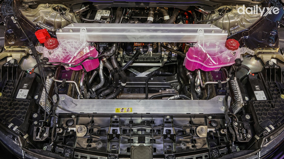 Trang bị động cơ điện vận hành mạnh mẽ