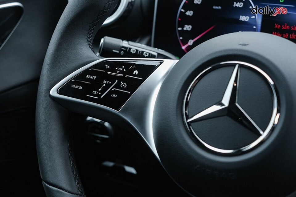 Tay tái tích hợp nút điều khiển tiện dung khi lái xe