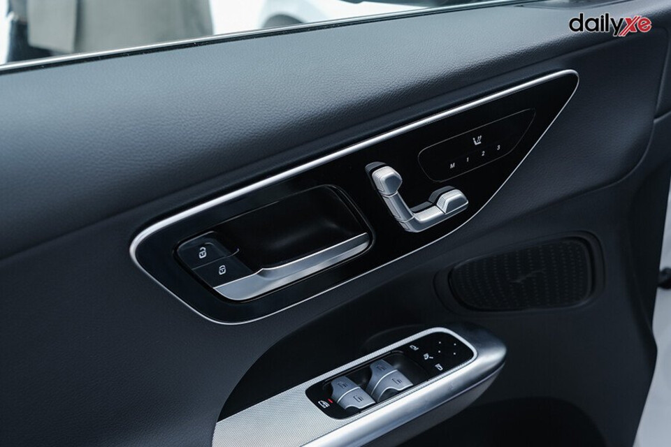 Ghế tích hợp chỉnh điện tiện nghi