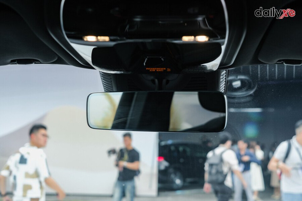 Gương chiếu hậu trong chống chói tự động