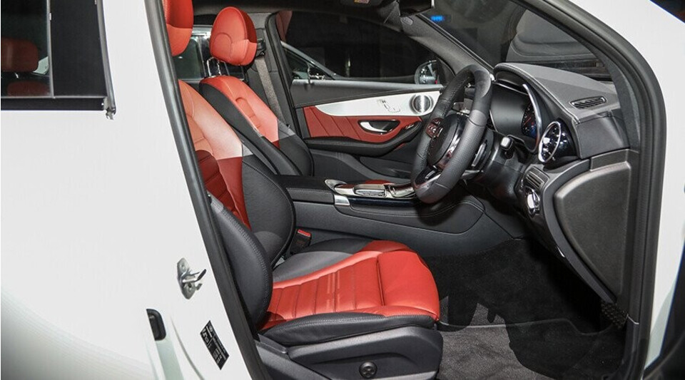 Không gian nội thất rộng rãi và tiện nghi Không gian nội thất rộng rãi và tiện nghi