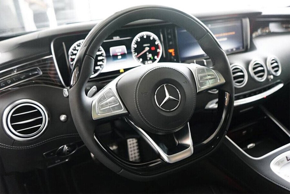 noi-that-mercedes-benz-s500-couple-02.jpg noi-that-mercedes-benz-s500-couple-02.jpg