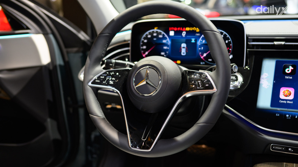 Vô lăng xe được bọc da Nappa