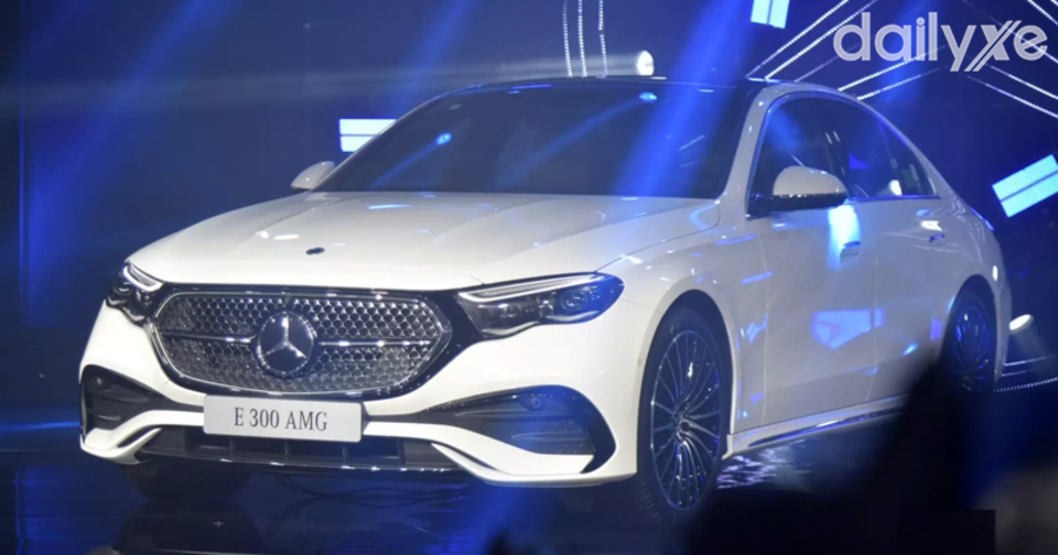 Tay lái dạng D-Cut thể thao