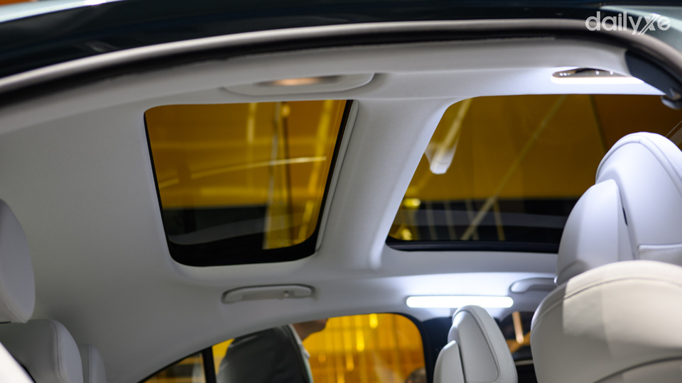 Trần xe tích hợp cửa sổ trời toàn cảnh Panoramic