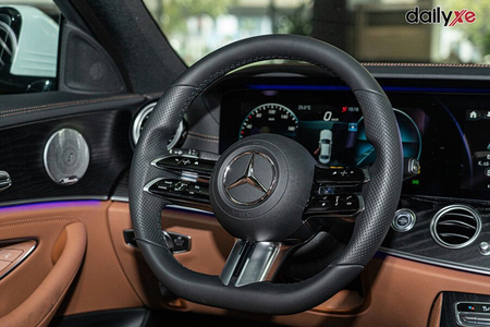 Mercedes E300 AMG: Giá Bán, Khuyến Mãi, Trả Góp (2/2023)