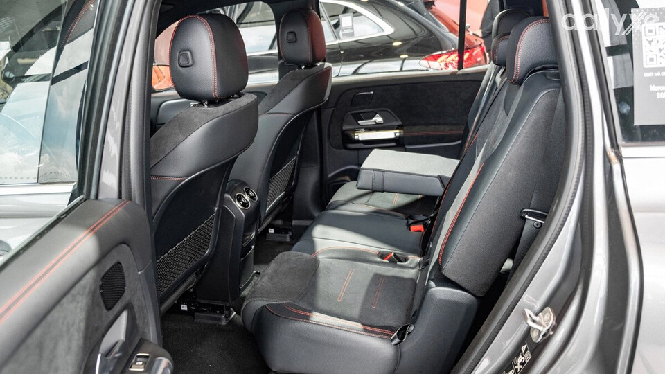 Hàng ghế thứ hai rộng rãi