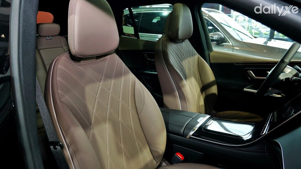 Ghế ngồi bọc da cao cấp