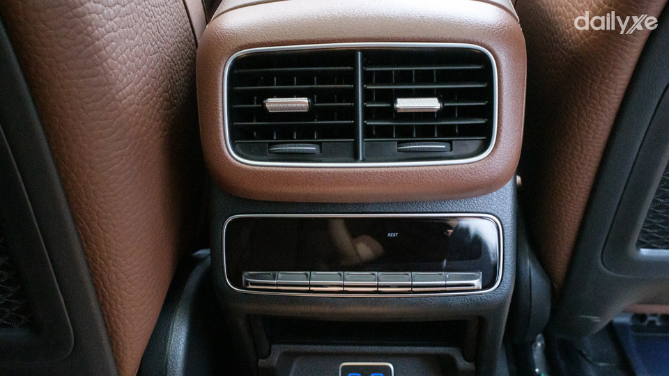 Trang bị cửa gió điều hòa hàng ghế sau