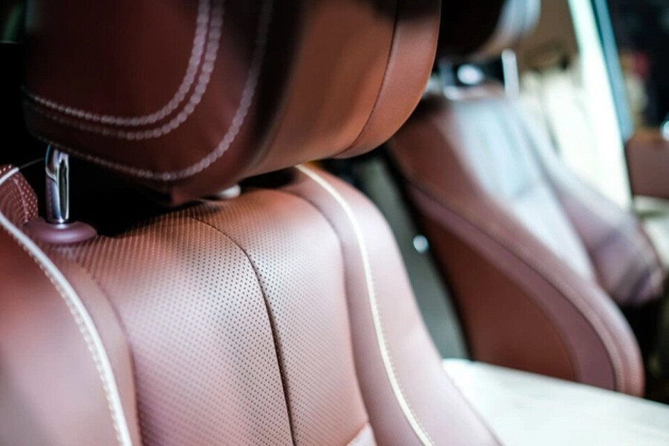 Ghế ngồi bọc da cao cấp