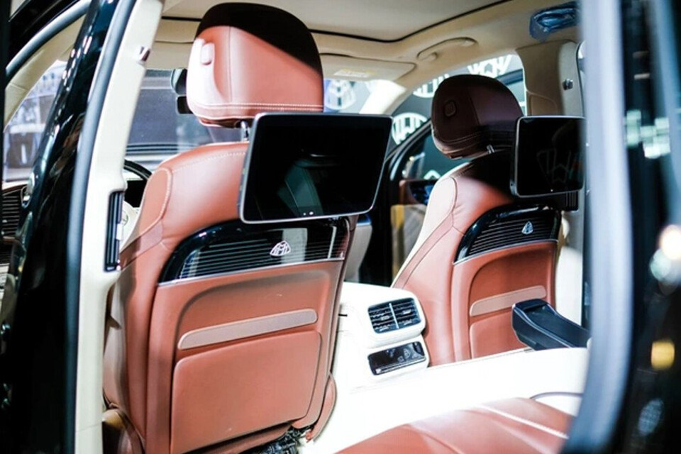 Màn hình giải trí hàng ghế sau