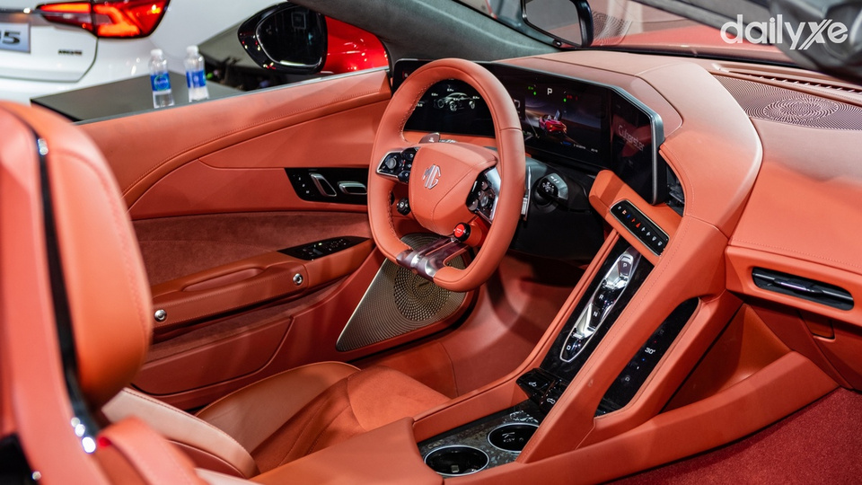 Hệ thống buồng lái thông minh tập trung về phía người dùng