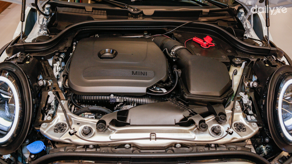 Sử dụng động cơ 1.5L TwinPower Turbo vận hành mạnh mẽ