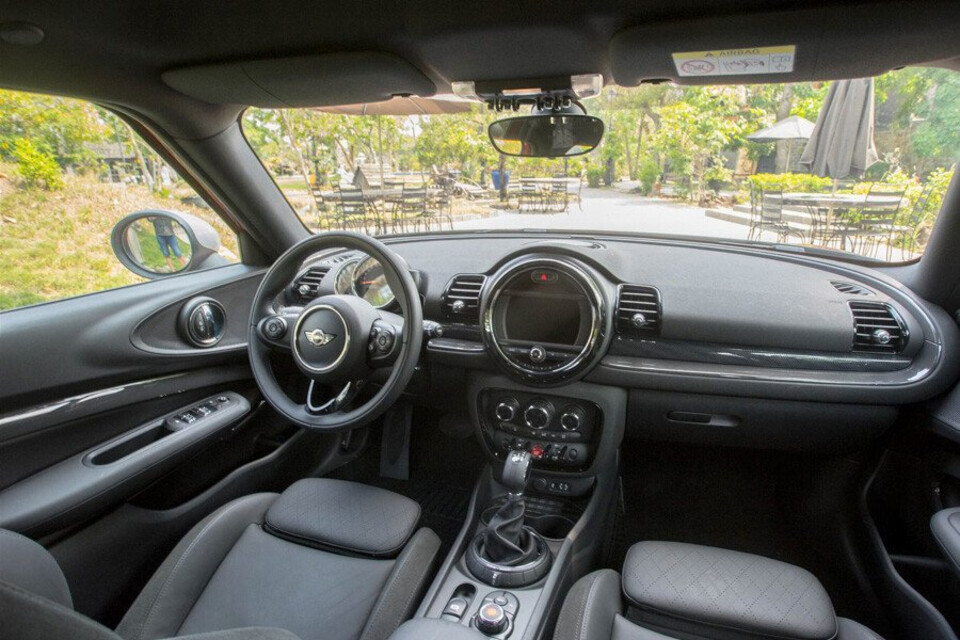 Bên trong xế hộp MINI Clubman độc đáo hòa quyện nét thanh lịch và cổ điển