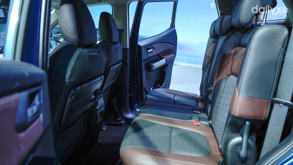 Hàng ghế thứ hai rộng rãi