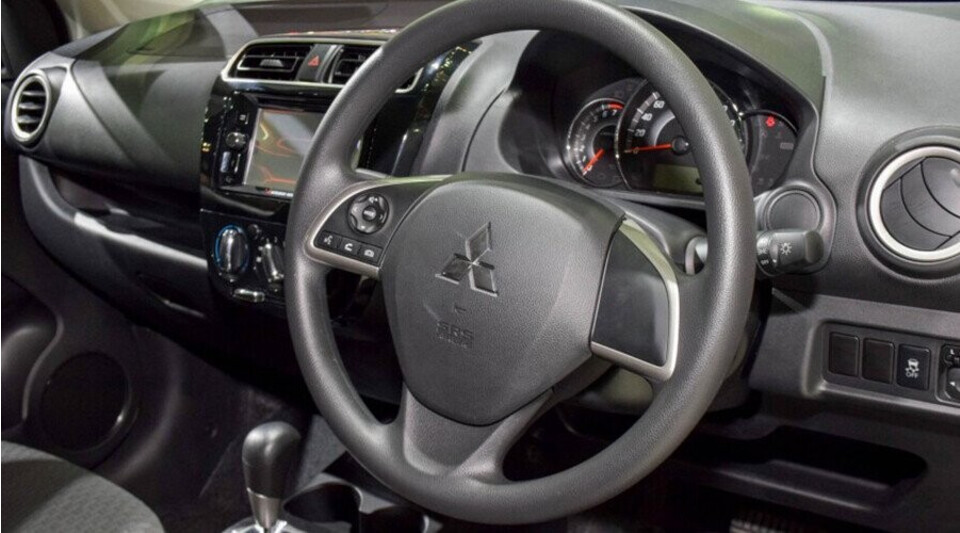 Tay lái Mirage thiết kế thể thao