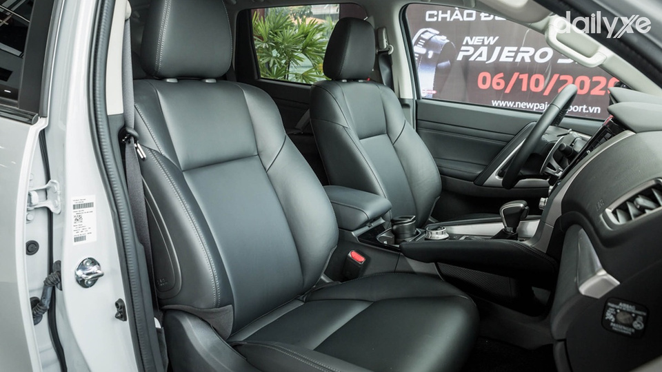 Không gian 7 chỗ ngồi rộng rãi, bọc da cao cấp