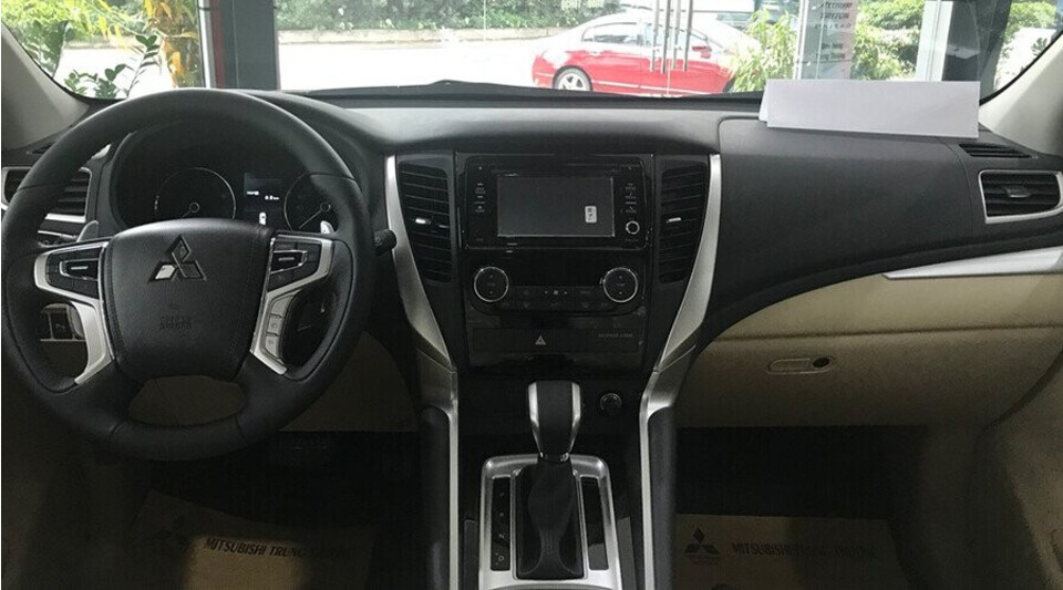 Pajero Sport thiết kế không gian nội thất rộng rãi Pajero Sport thiết kế không gian nội thất rộng rãi