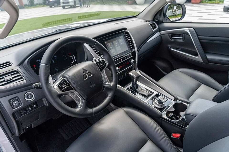 Pajero Sport không gian nội thất rộng rãi