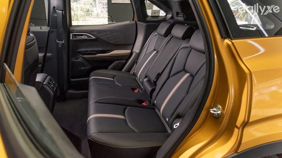 Hàng ghế sau rộng rãi