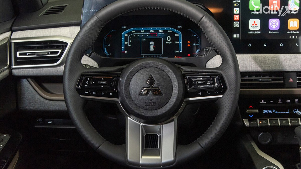 Vô lăng ba chấu phong cách thể thao