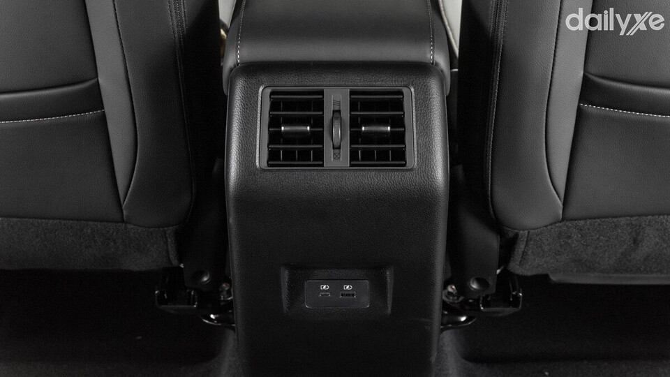 Trang bị cửa gió điều hòa hàng ghế sau thoáng mái