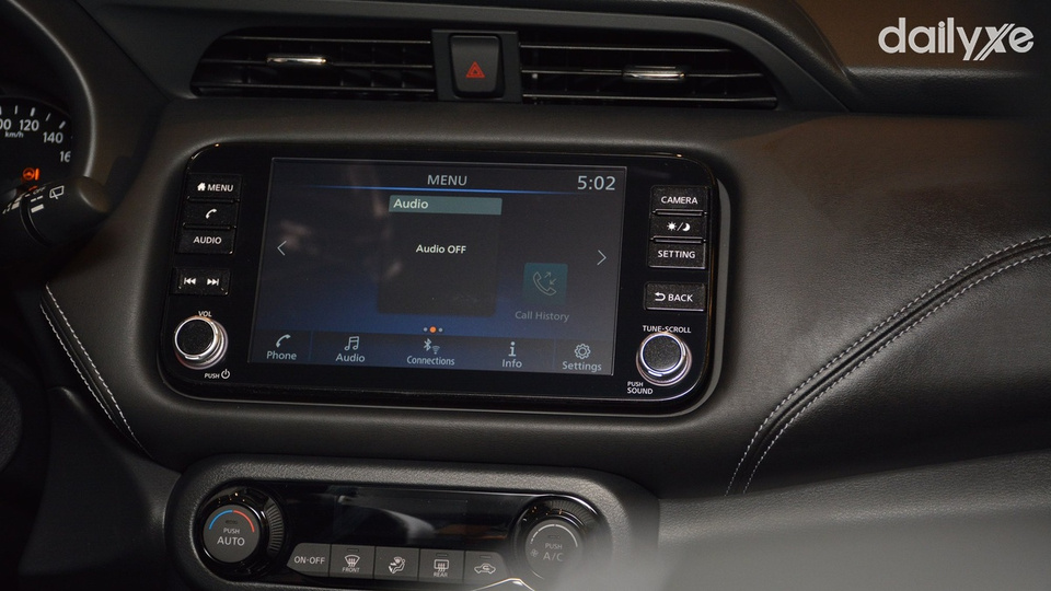 Màn hình giải trí cảm ứng 8 inch tiện lợi