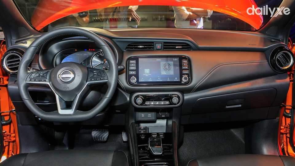 Chi tiết thay đổi ở khu vực táp-lô thiết kế tiện nghi