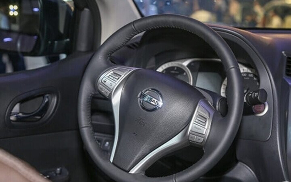 Vô lăng có thiết kế đặc trưng của hãng Nissan mang tới cảm giác chắc chắn Vô lăng có thiết kế đặc trưng của hãng Nissan mang tới cảm giác chắc chắn