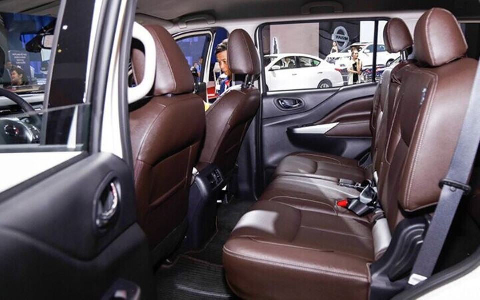 Nissan sử dụng tone nâu socola cho ghế cho cảm giác sạch sẽ hơn Nissan sử dụng tone nâu socola cho ghế cho cảm giác sạch sẽ hơn