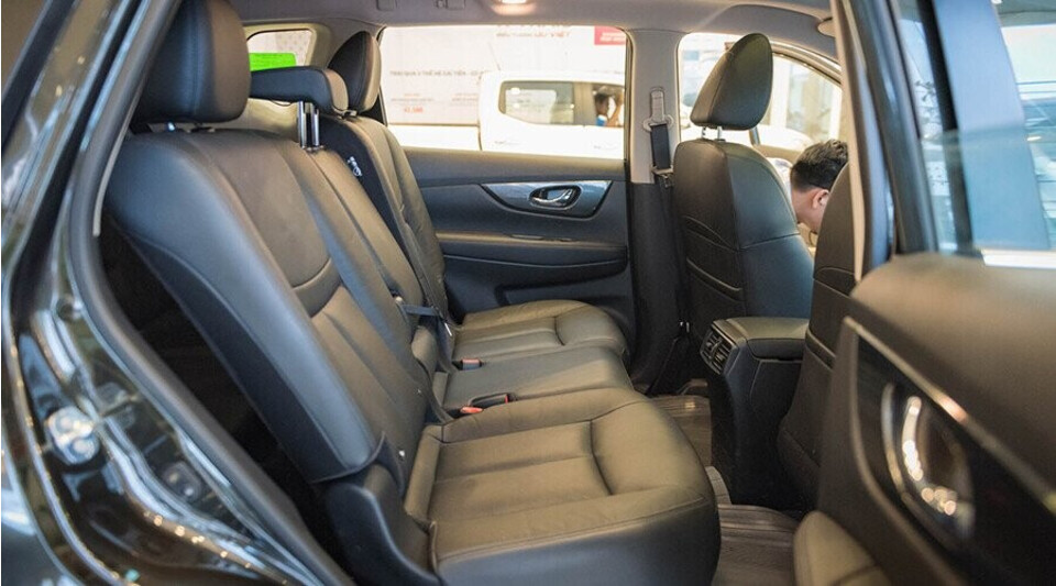 Hàng ghế sau X-Trail rộng rãi tạo cảm giác thoải mái hàng khách