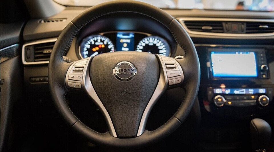 Nissan X-Trail có vô lăng tích hợp hệ thống đàm thoại rảnh tay