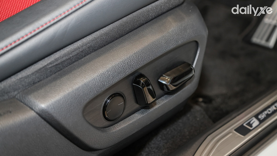 Trang bị ghế ngồi chỉnh điện