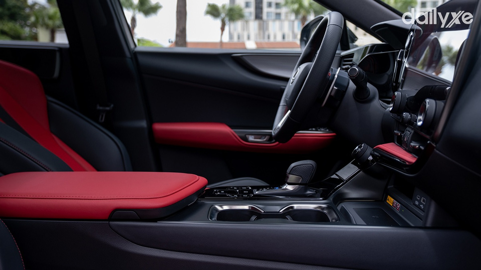 Hộp số tự động 8 cấp sang số trực tiếp, giúp xe đạt vận tốc tối ưu