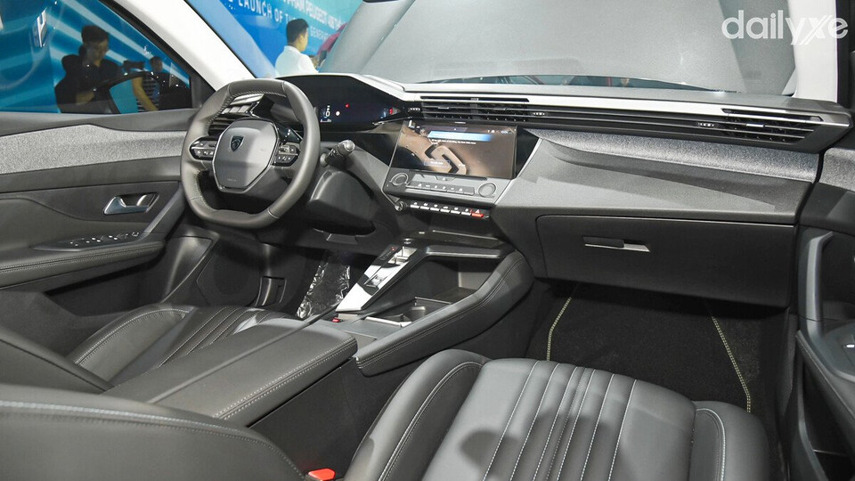 Khoang nội thất Peugeot 408 Allure thiết kế sang trong mang vẻ đẹp hiện đại