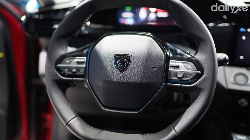 Vô lăng Peugeot 408 Allure hai chấu thiết kế dạng mai rùa
