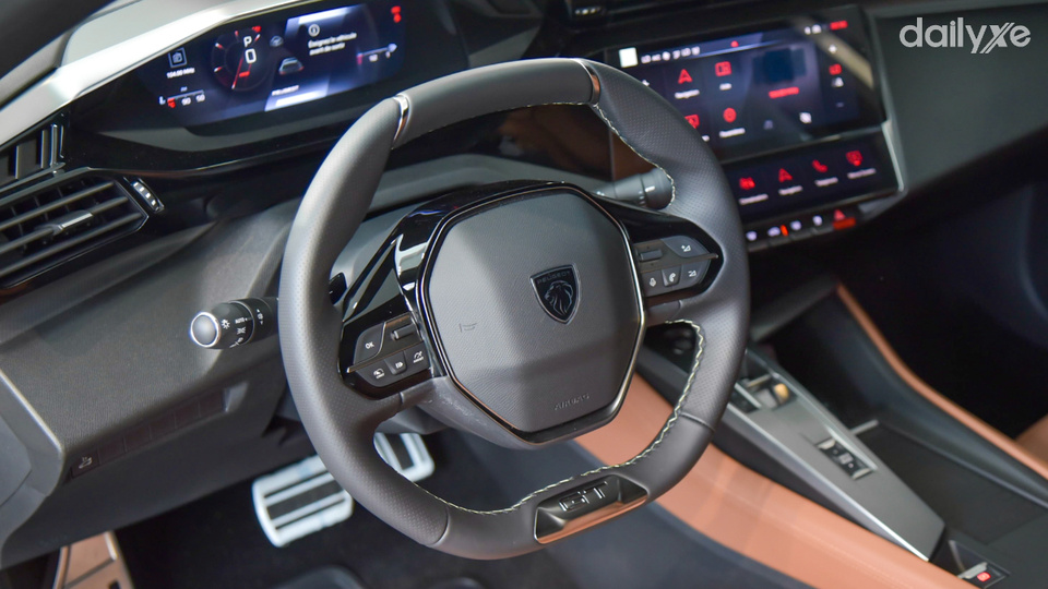 Vô lăng Peugeot 408 bọc da cap cấp