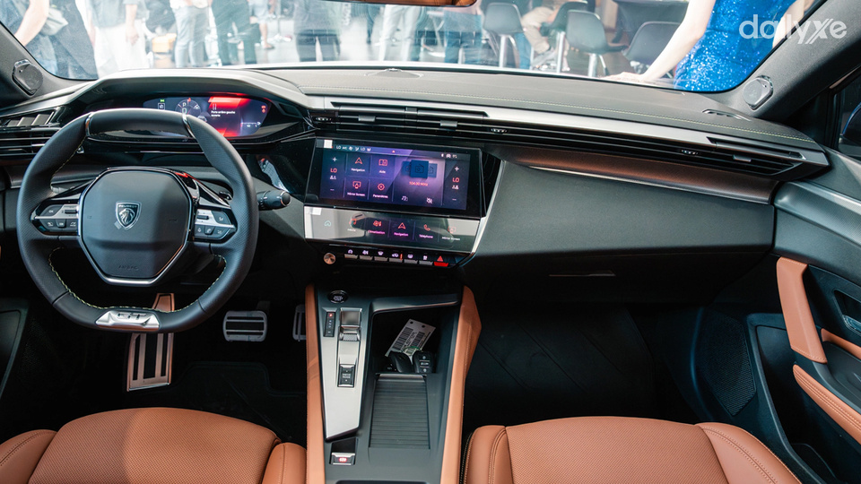 Khoang nội thất Peugeot 408 thiết kế sang trong mang vẻ đẹp hiện đại
