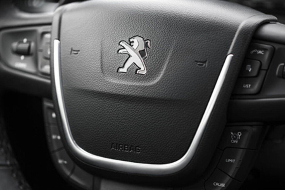 Ứng dụng kết nối điện thoại thông minh cung cấp khả năng kích hoạt bằng giọng nói cho người lái