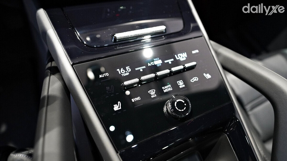 Trang bị hệ thống điều hòa tự động