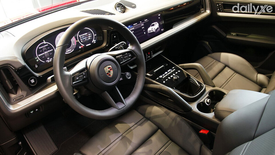 Khu vực điều khiển thiết kế tối giản và sang trọng