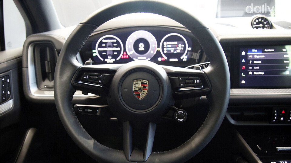 Vô lăng bọc Alcantara êm ái