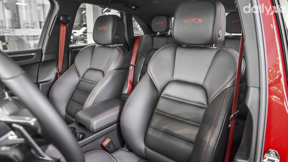 Toàn bộ ghế ngồi Porsche Macan được bọc da cao cấp