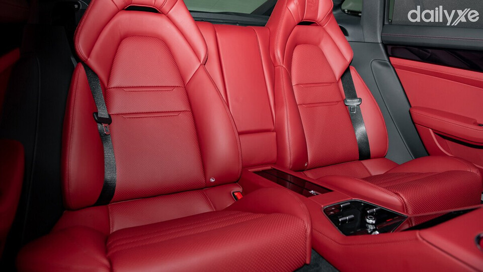 Ghế ngồi đều được bọc da cao cấp